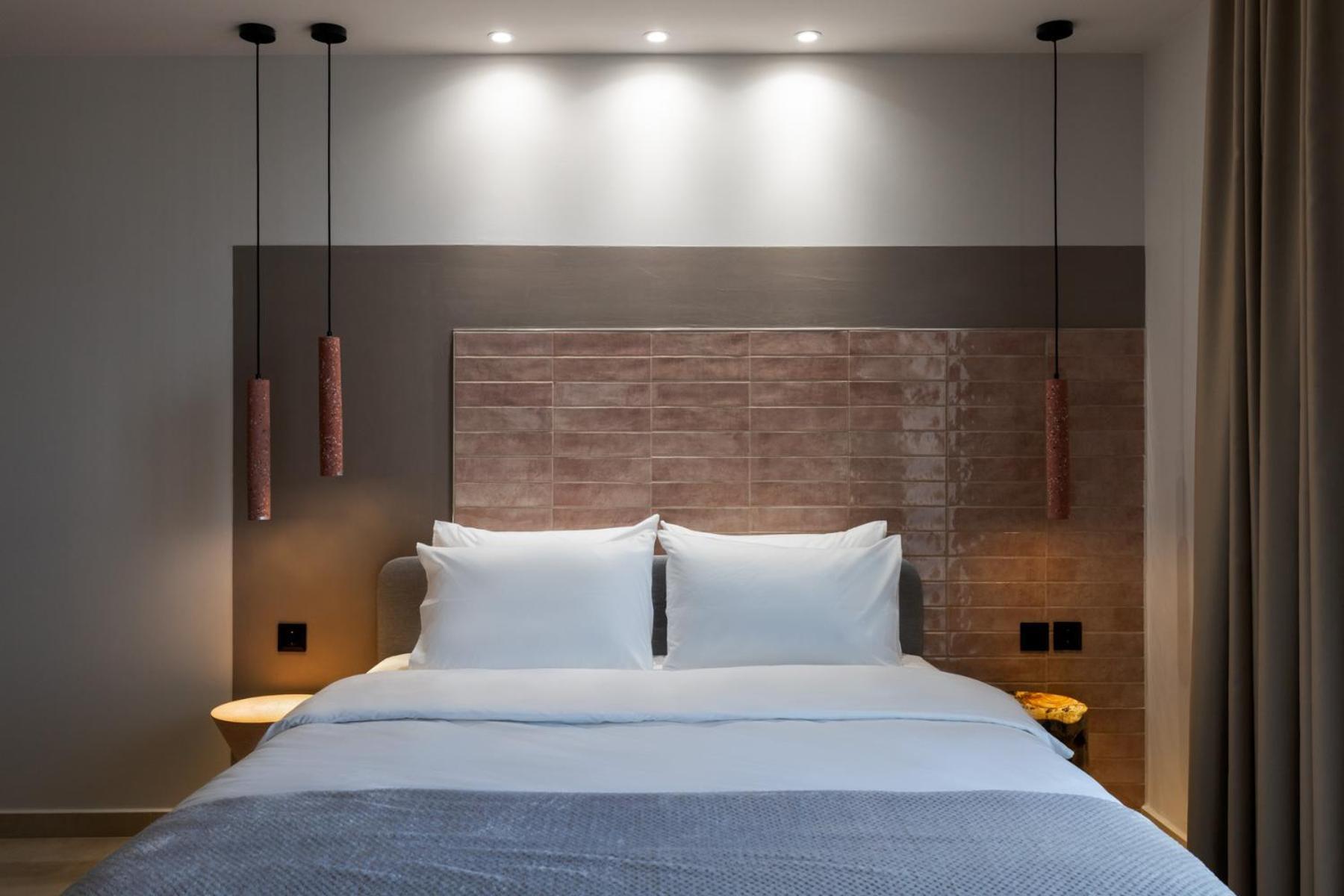 Clock Apartment *