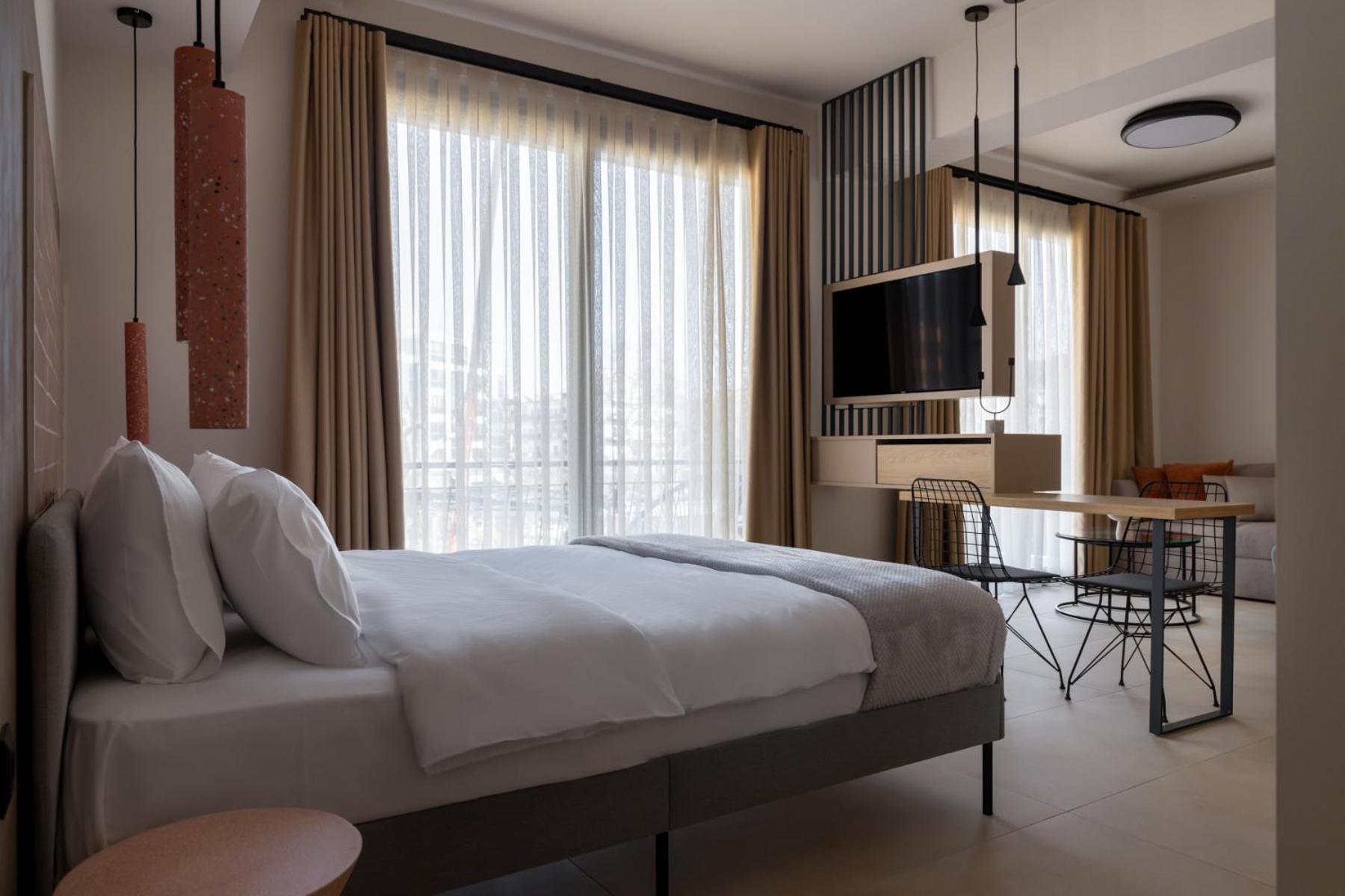 Clock Apartment *