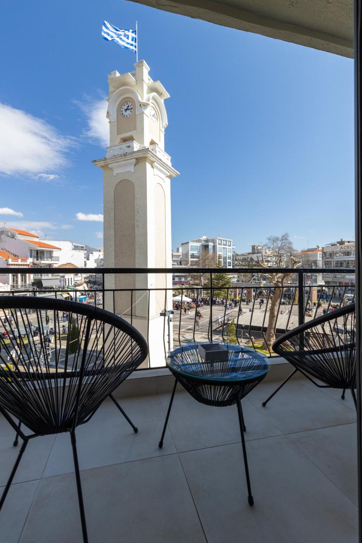 Clock Apartment *
