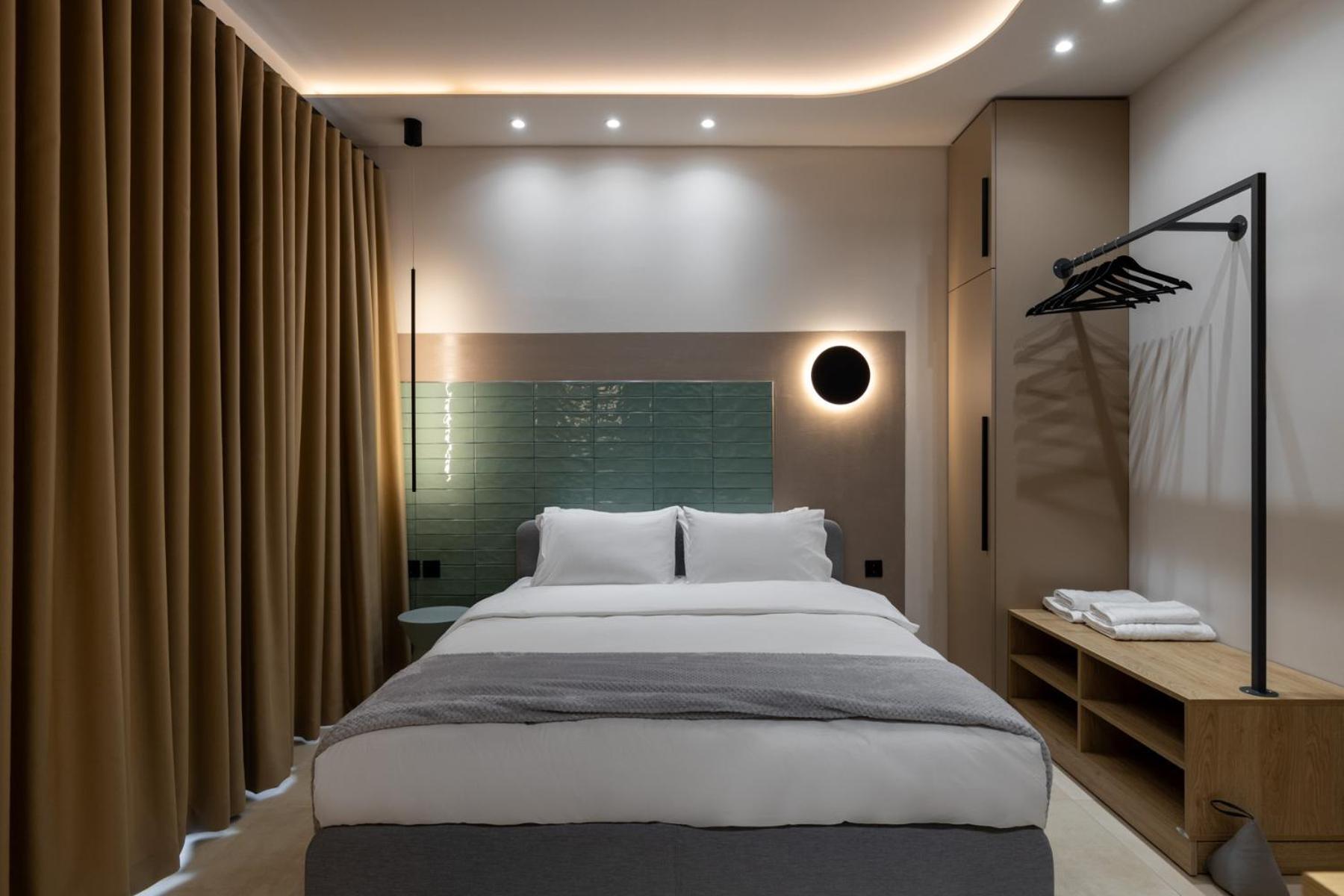 Apartment Clock *
